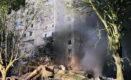 На Одещині ракета влучила у багатоповерхівку та базу відпочинку. Є загиблі та поранені. ОНОВЛЕНО