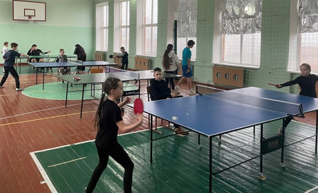 У Первомайську грали в теніс і обрали учасників для регіональних змагань