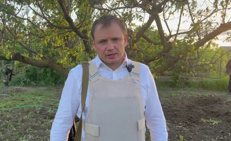 Херсонський зрадник Стремоусов вивіз родину до Криму, а собі придбав гламурний бронежилет