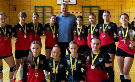 Юні волейболістки ВК «СТАРКОН» вибороли друге місце в обласному чемпіонаті