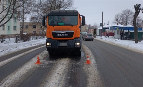 Вантажівка "MAN" збила у Звягелі чоловіка, який переходив дорогу