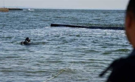 В Одесі чоловік пірнув з пірсу в Аркадії і зник: його пошуки тривають