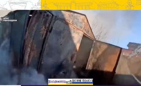 У селищі Володимирець сталася пожежа в автогаражі