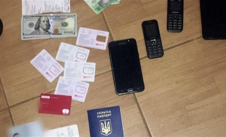 Кіберполіція викрила на Херсонщині шахраїв, які створили фейкові онлайн-ломбарди