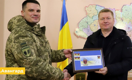 Авангардівська громада передала мільйон гривень воїнам зенітної ракетної Одеської бригади