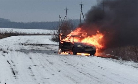 Чергова атака ворожих безпілотників на цивільні авто на Сумщині – троє поранених