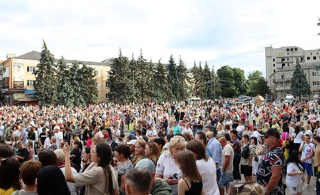 Якщо не враховувати війну, яка проблема найактуальніша для України? Опитування первомайців
