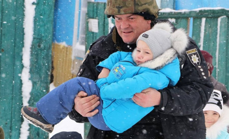 Поліцейські на Чернігівщині евакуювали велику родину з прикордонного села