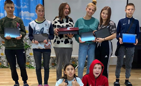 Діти з Південноукраїнського реабілітаційного центру отримали планшети від благодійників з Німеччини