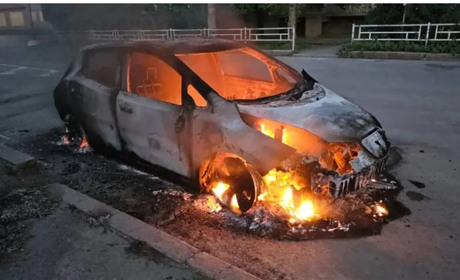 Окупанти посилили атаки на Херсон КАБами і почали підпалювати авто дронами на оптоволокні