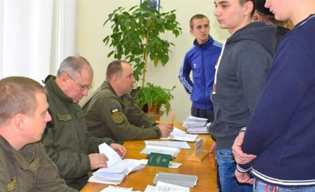 Як юнакам, яким виповнюється 17 років, стати на військовий облік у 2025 році: детальна інструкція