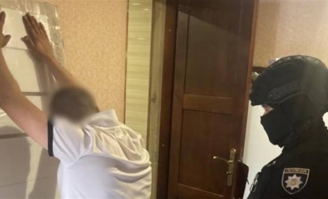 Запаковочка: в Умані затримали «наркобариг», які розсилали наркотики поштою