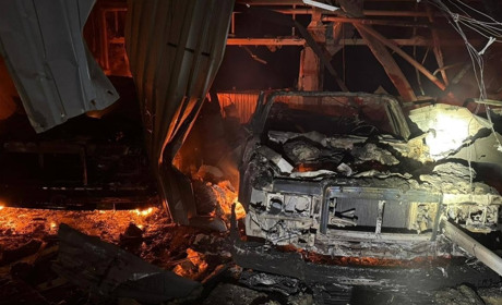 Спростовуємо чутки: уламки БпЛА влучили у музей ретро-автомобілів, але не в Переяславі