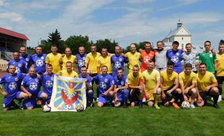 Товариська зустріч: у Старокостянтинові ЗСУ зіграли з футболістами національної поліції