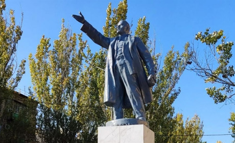 До Мелітополя повернули пам’ятник Леніну