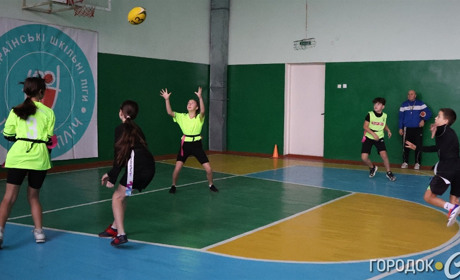 У Городку відбулися змагання з регбі-5 в межах проєкту «Пліч-о-пліч»