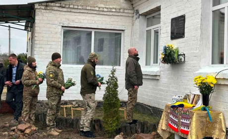 Назавжди «Зайчик» - меморіальну дошку герою-земляку відкрили у Бутовому, на Зарічненщині