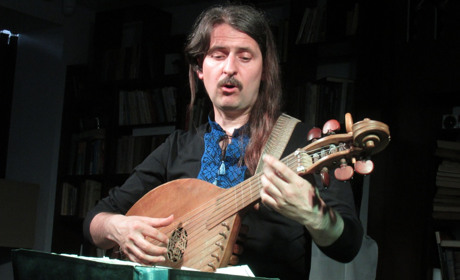 Разговор о духовности украинской музыки под аккомпанемент двух бандур и лютни