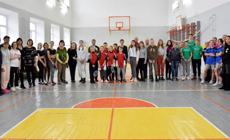 Стартували змагання серед учнівської молоді з бадмінтону: фоторепортаж