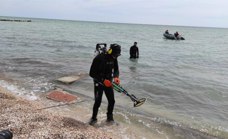 Накануне курортного сезона спасатели обследуют дно Азовского моря