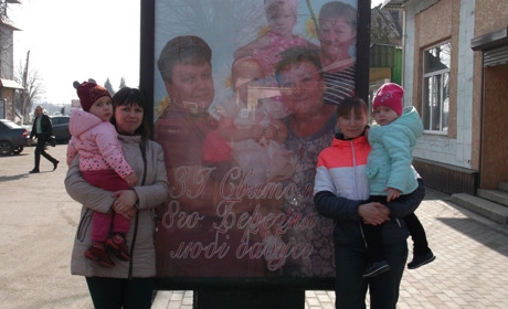 Переможці фотоконкурсу «Аномальна зима на Білопільщині» привітали своїх бабусь зі святом весни!