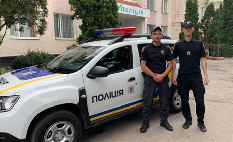 Барські поліцейські врятували чоловіка під час пожежі
