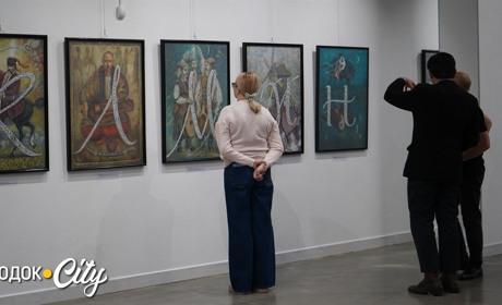У Городку стартувала виставка «Подільська абетка. Містична сила козацької символіки»