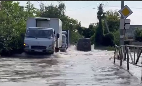 "Зібрали тривожні валізки та займаємося власними справами"