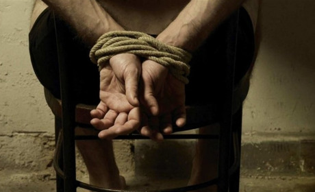 Розбійний напад у приватному будинку у Маяках: злочинці били господаря і вимагали гроші