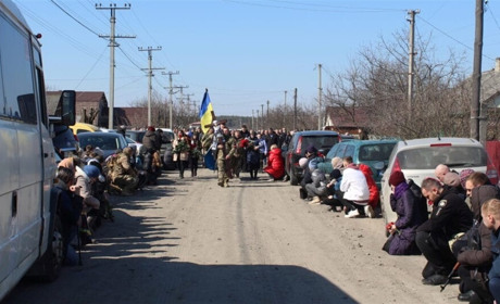 Славута прощається з двома Героями: одному сьогодні могло б виповнитися 27, але його поховали вчора