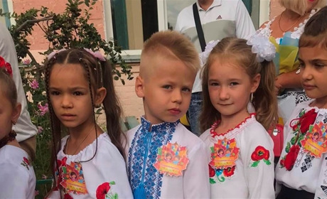 Перше вересня в Барі. Місцеві школи відмовилися від квітів, щоб охочі задонатили на ЗСУ