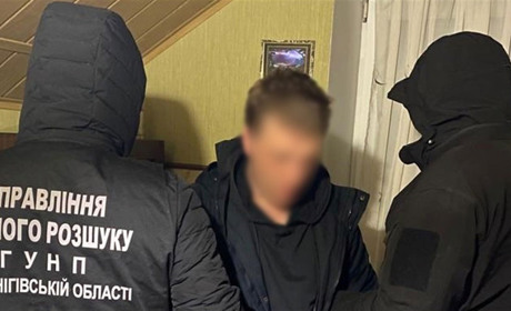 В Чернігові поліцейські затримали чоловіка, який займався торгівлею наркотиків
