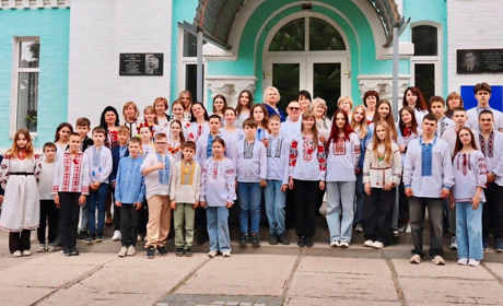 Переяславські ліцеїсти на благодійному ярмарку до Дня вишиванки зібрали понад 30 тисяч для ЗСУ
