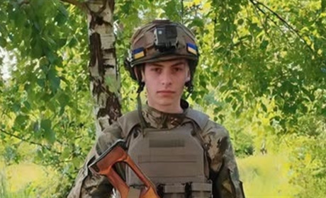 Понад пів року вважався зниклим: до Жовтих Вод на «щиті» повертається захисник Євген Хайрунін