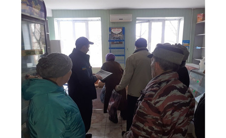 Рятувальники провели роз’яснювальну роботу з відвідувачами ринку в Білопіллі