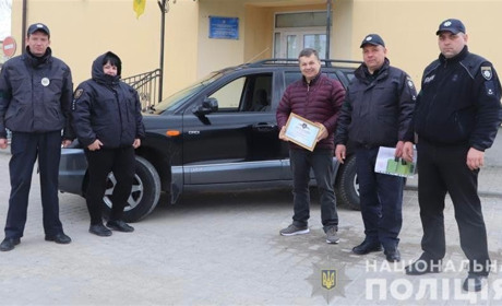 Пастор у Почаєві передав для потреб поліції позашляховик