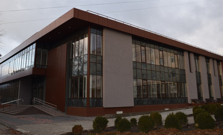 Чому зупинилося будівництво Прозорого офісу?