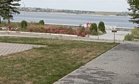 Каховка після підриву ГЕС: артезіанські джерела і “сарафанне радіо”