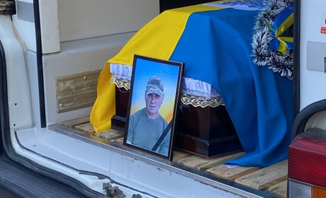 Втрата громади: у Кідрах попрощалися із стрільцем-піхотинцем