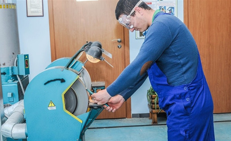 Шукають слюсаря на 40 тисяч зарплати: актуальні вакансії на Переяславщині від Центру зайнятості