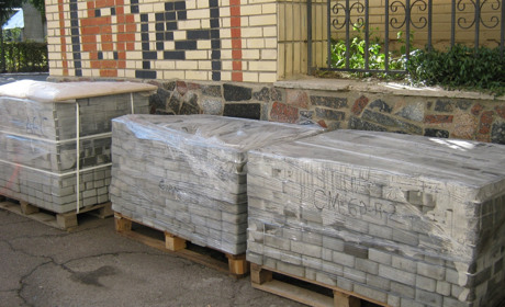 Бруківка на доріжку до ліцею: нова благодійна акція у місті