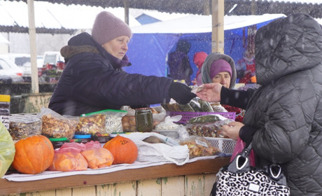 На базарі у Переяславі добре брали сало, бо воно лежить і без холодильника ВІДЕО