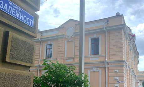 Проспект Суворова канул в лету: в Измаиле на домах появились новые таблички