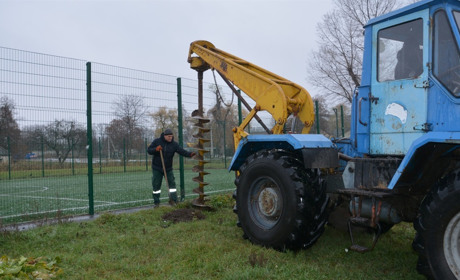 На футбольному майданчику у Студениківській громаді встановили освітлення