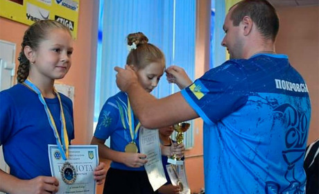 Юні тенісисти міста стали чемпіонами області