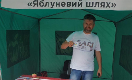 Чому мер Артур Цицюрський «оселився» на площі Бара, і скільки часу він має голодувати: відео