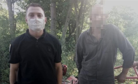 Пішов по гриби у ліс та заблукав: поліція знайшла чоловіка, що зник з дому