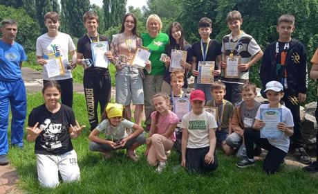Юні туристи з Переяслава розпочали літо з активних змагань і пікніка під шовковицею