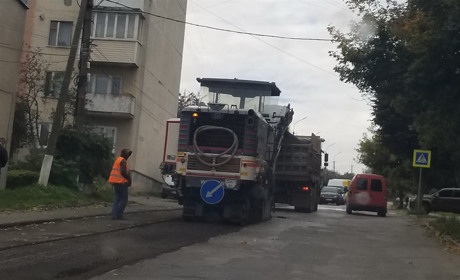 У Чорткові продовжують капітальний ремонт головної транспортної артерії міста