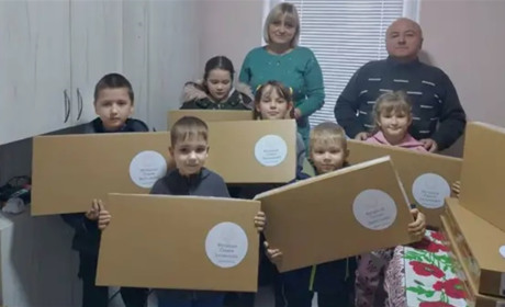 Уряд Арабських Еміратів передав школярам з Херсонщини 1,5 тисячі ноутбуків